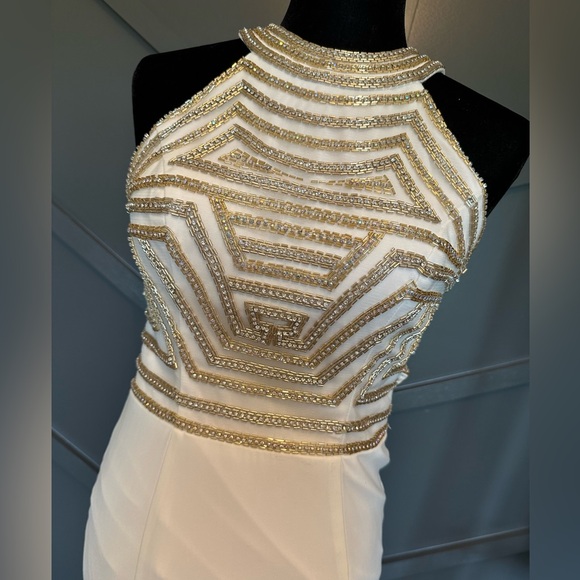 ♥️ White Faviana beaded formal gown - Picture 2 of 8